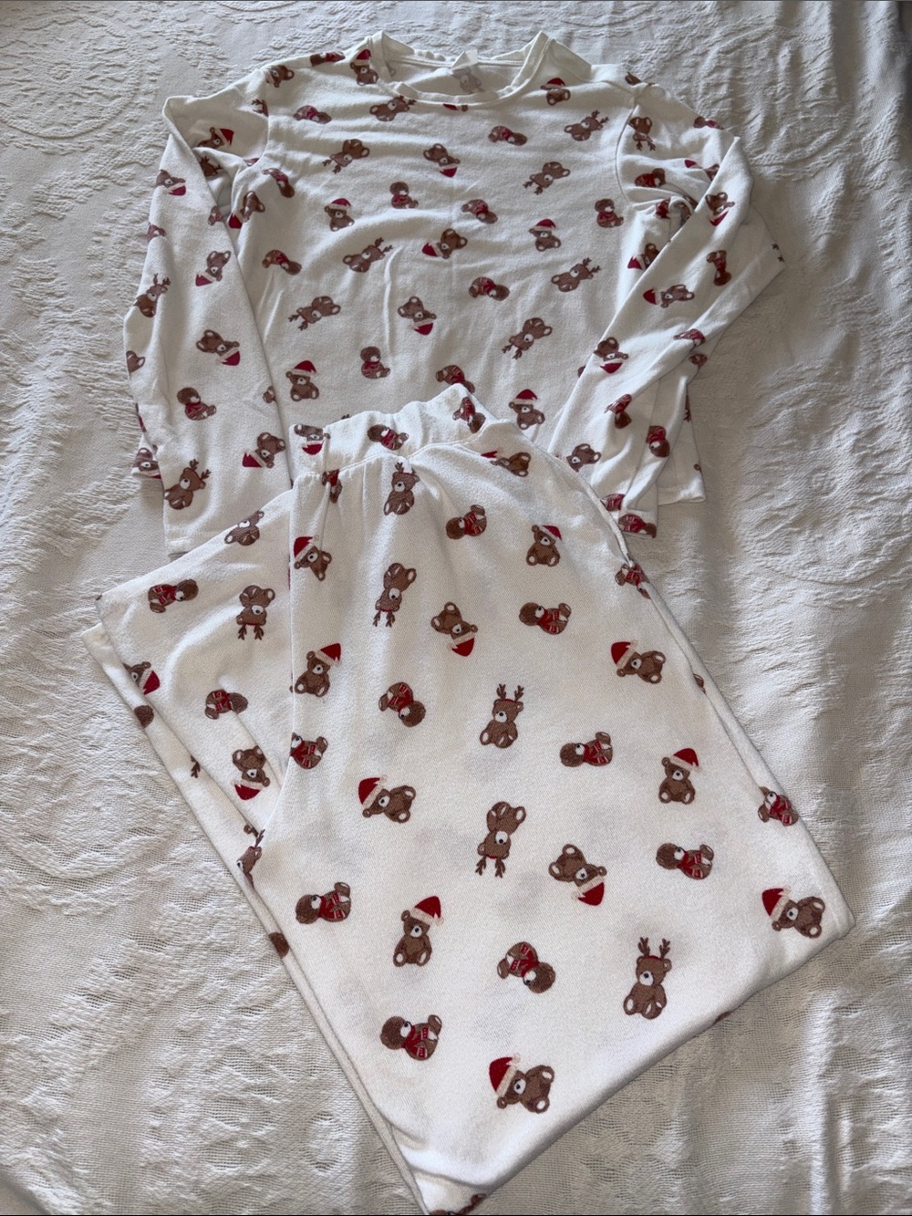 Hollister Women’s White Holiday Bear Print Pajama Set EUC M
